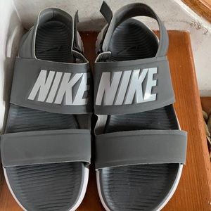 Nike slides in good condition size 9.